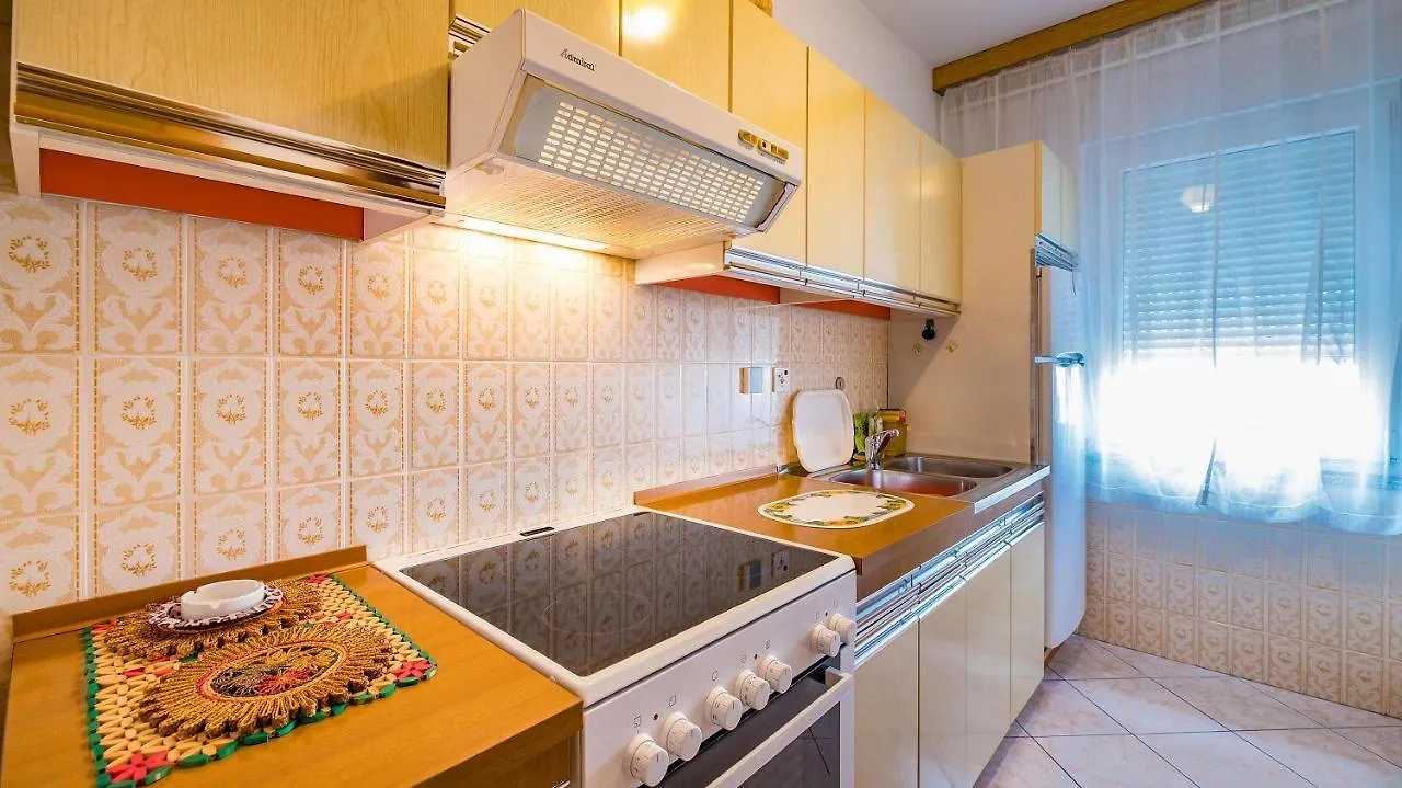 Nur 450 Meter Zum Feinkieselstrand Baska  Apartment Baska (Krk)