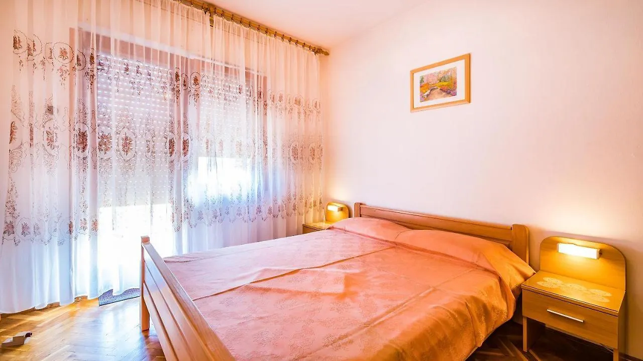 Apartment Nur 450 Meter Zum Feinkieselstrand Baska  Croatia
