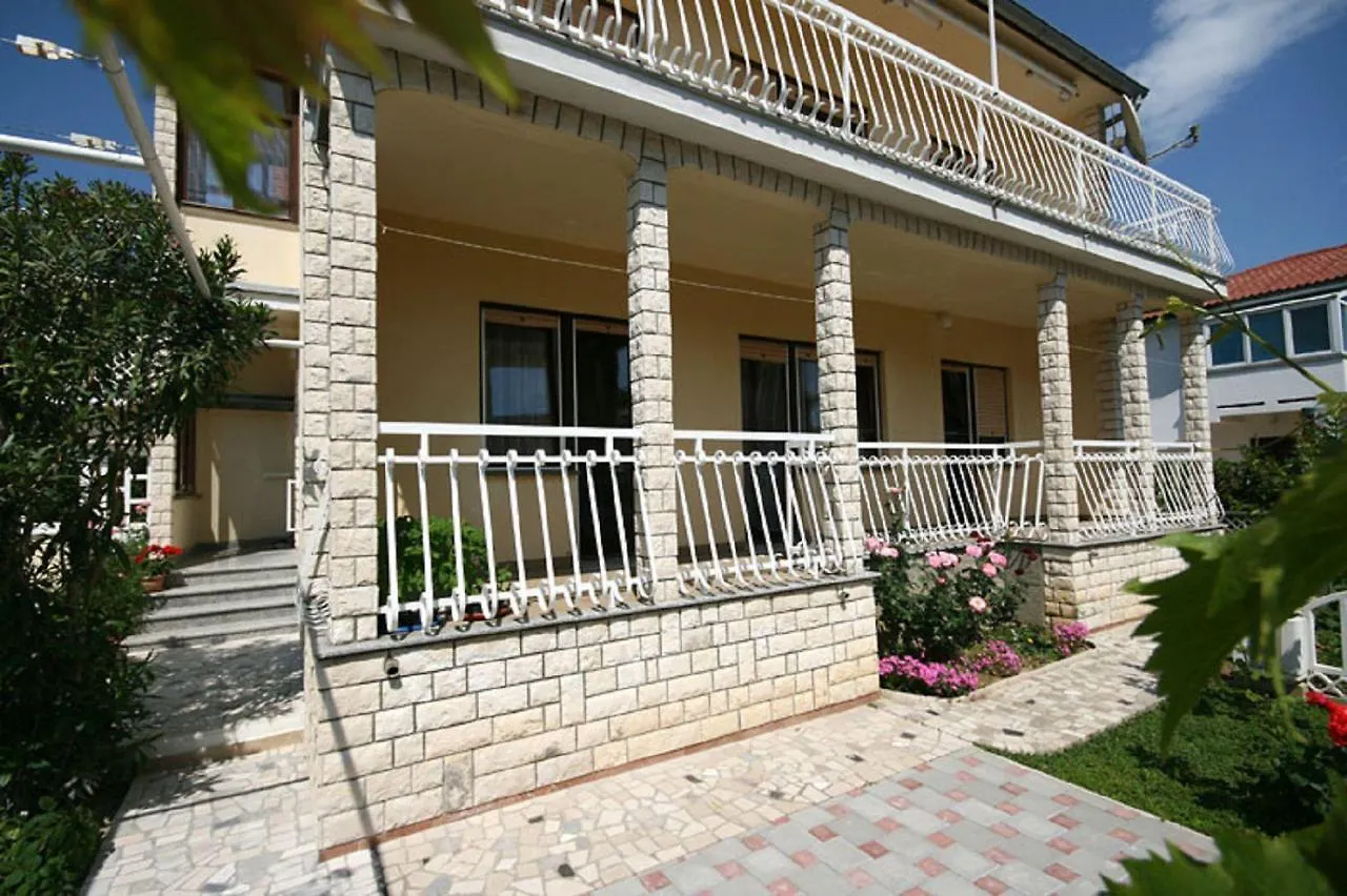 Apartment Nur 450 Meter Zum Feinkieselstrand Baska  Croatia