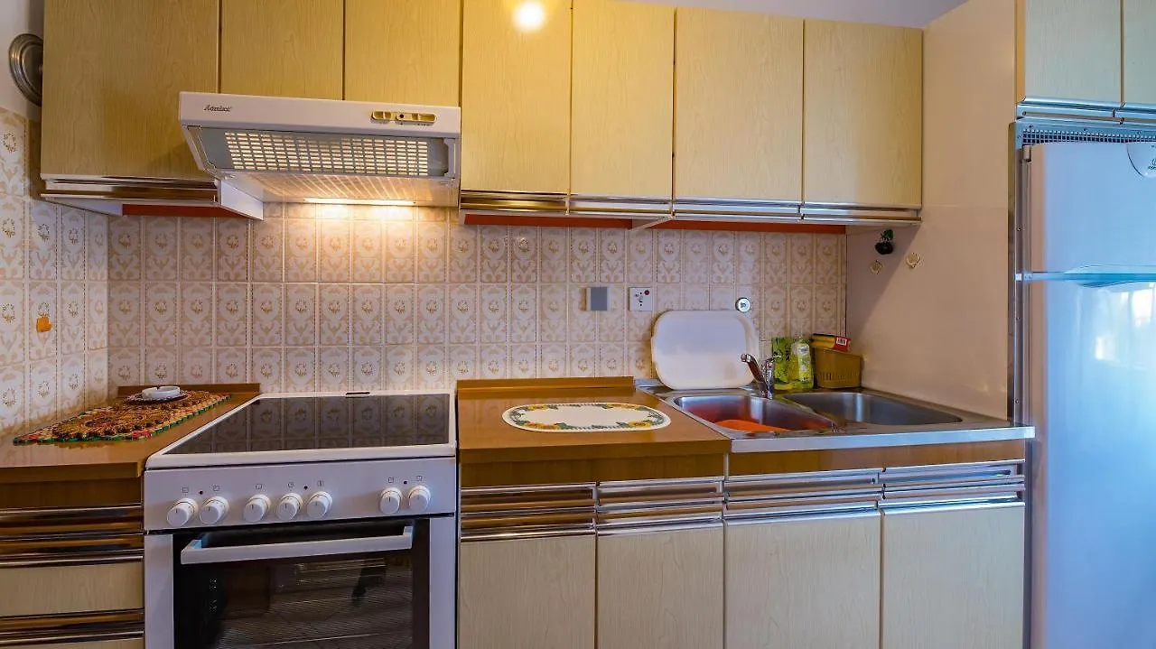 Nur 450 Meter Zum Feinkieselstrand Baska  Apartment